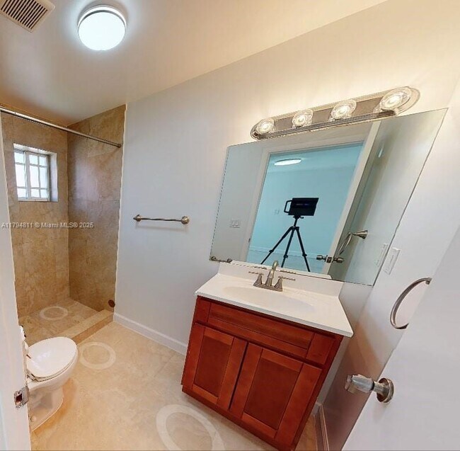 Foto del edificio - 2915 SW 24th St