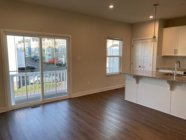 Foto del edificio - 9003 Hickory Rd