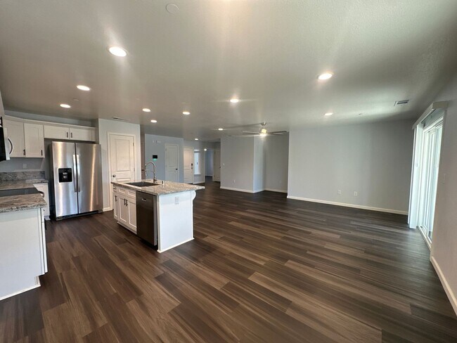 Foto del edificio - 374 W Main St