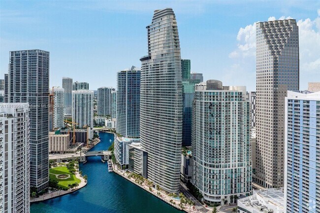 Building Photo - 300 Biscayne Boulevard Way