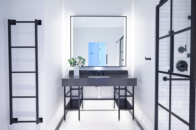 Building Photo - 83 Middle St