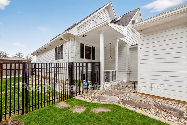 Building Photo - 2222 E 75th St