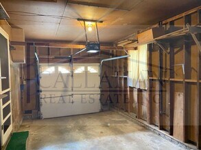 Building Photo - 409 W 53rd St