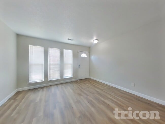 Building Photo - 820 Mamilane