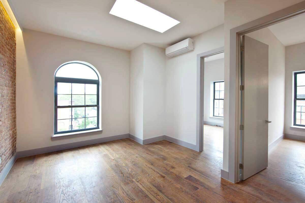 Primary Photo - 656 Hancock St