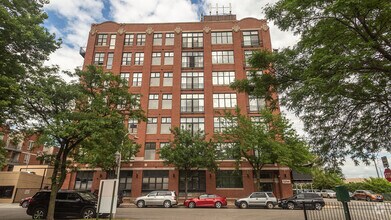 Building Photo - 1250 W Van Buren St