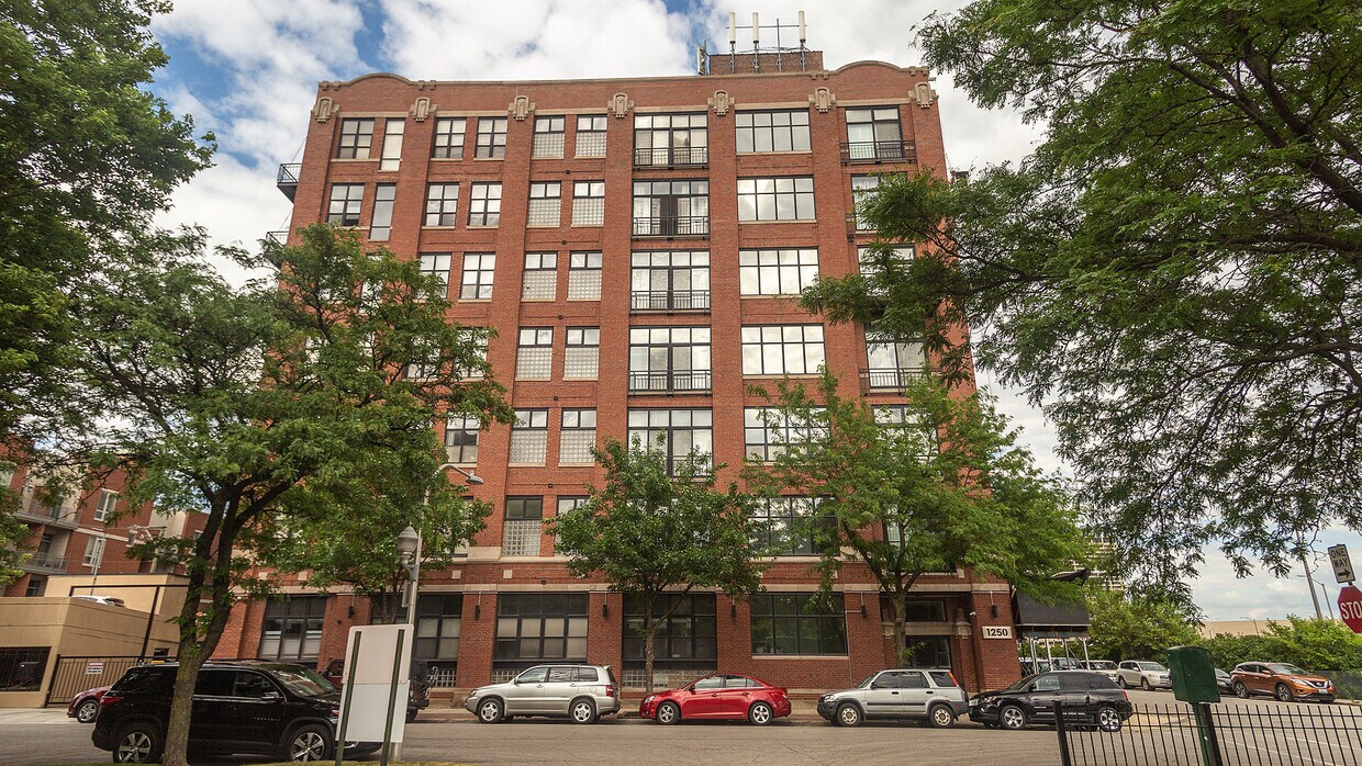 Primary Photo - 1250 W Van Buren St