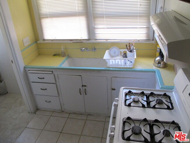 Foto del edificio - 1243 W 25th St