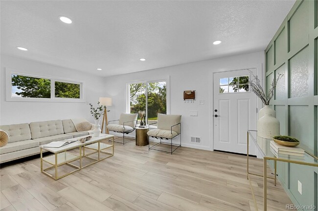 Foto del edificio - 461 W 71st Ave