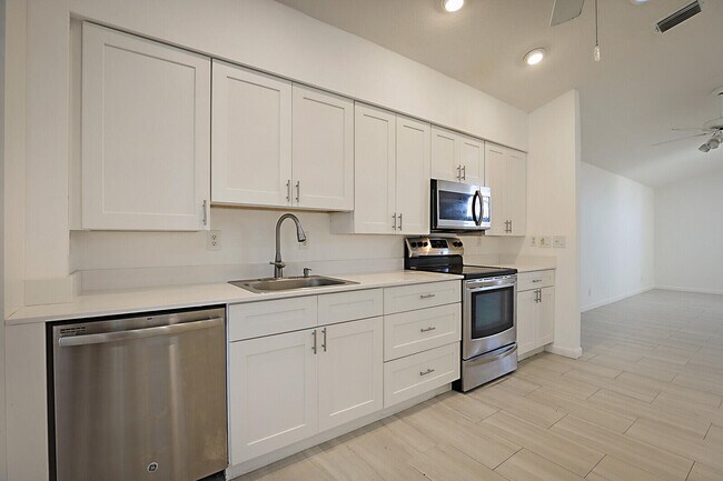 Foto del edificio - 7818 Stirling Bridge Blvd S