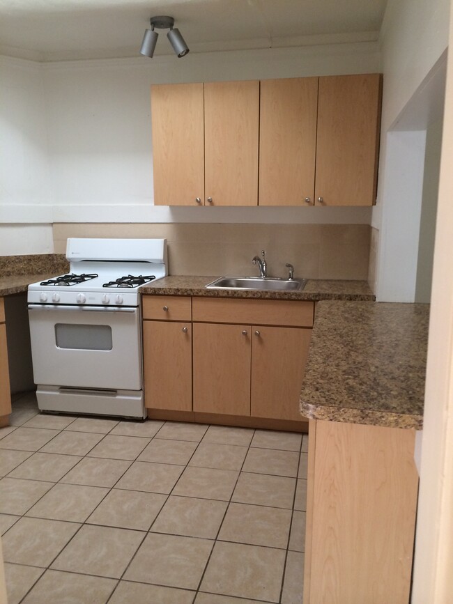 Kitchen - 816 S State St
