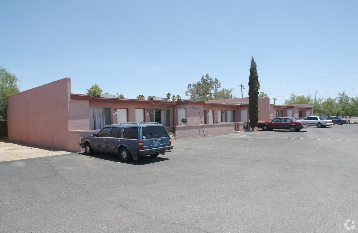 Building Photo - 221-255 W Limberlost Dr