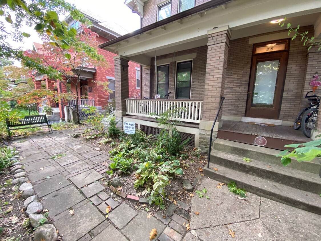 Foto principal - 75 E Oakland Ave