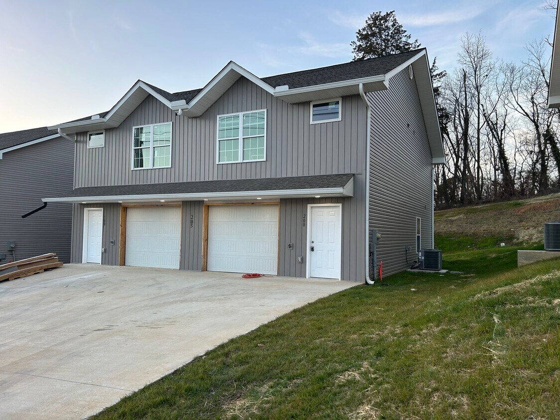 205 Keswick Dr, Morristown, TN 37813 Townhome Rentals in Morristown