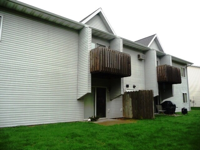 Deck/Patio - 2703 Jelinek Ave