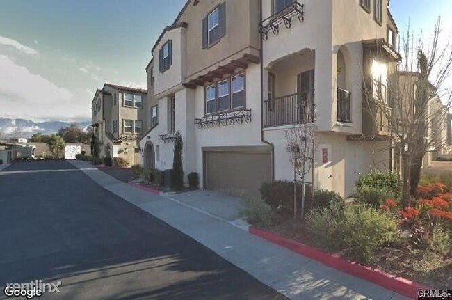 Building Photo - 909 Santa Fe Ave