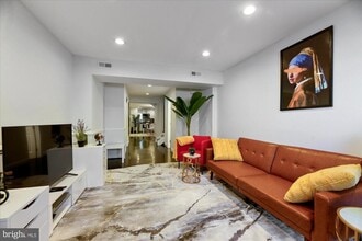 Building Photo - 919 Eastern Ave