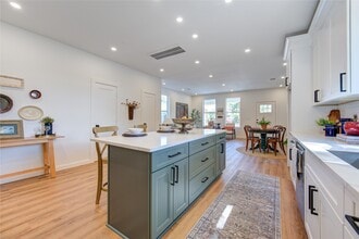 Building Photo - 11 E Obryant St