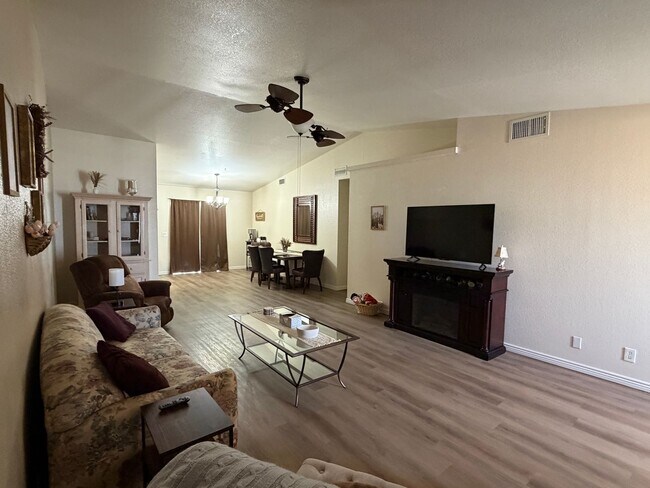 Building Photo - Desert Cottage- Furnished Winter/Short Term Rental