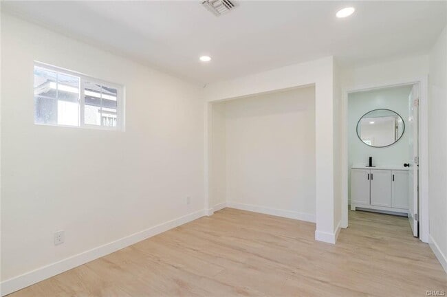 Building Photo - 8108 Lemona Ave