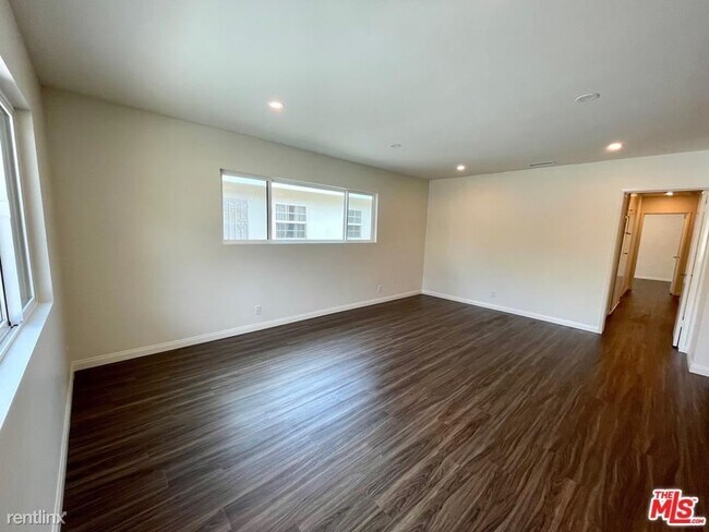 Building Photo - 3 br, 2 bath Condo - 1635 Colby Ave Apt 1