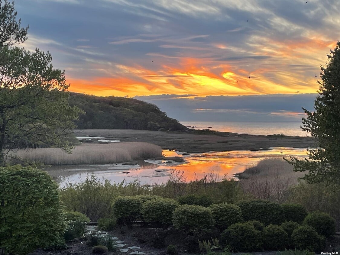 14 Silver Beech Ln, Calverton, NY 11933 House Rental in Calverton, NY