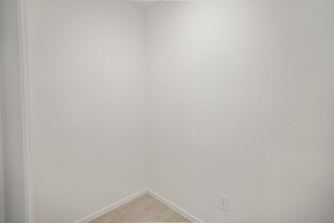 Building Photo - 613 Royal Arch Dr