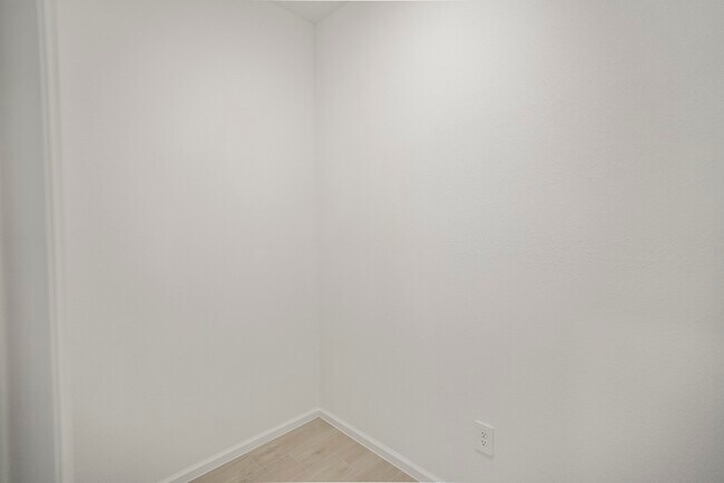 Foto del edificio - 613 Royal Arch Dr