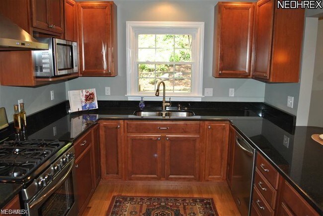 Building Photo - 20899 Farnsleigh Rd