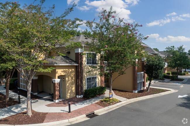 Building Photo - Vivo Living Ivy Creek