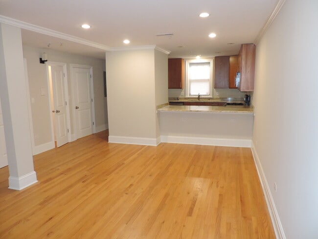 Building Photo - 836 Judson Ave