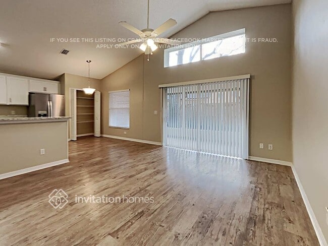 Foto del edificio - 13768 Meadowpark Ave