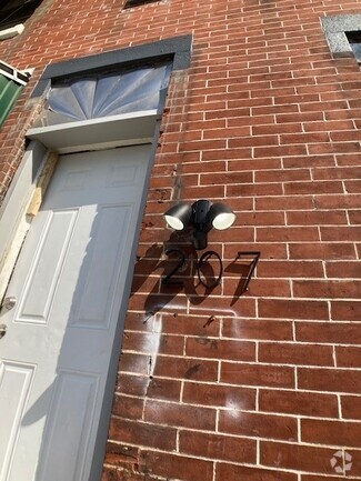 Building Photo - 207 E Cambria St