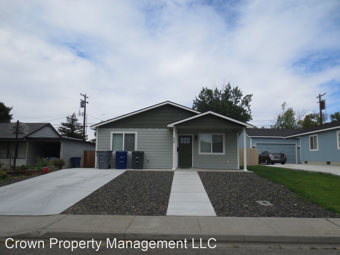 Primary Photo - 3 br, 2 bath House - 909 Sanford Ave.
