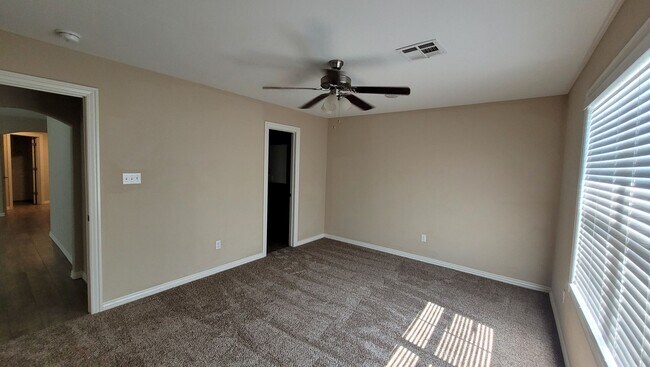 Building Photo - Great 3B/2B Townhome in Chaffee Crossing! ...