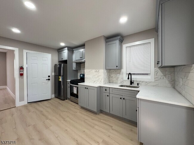 Foto del edificio - 322 N 10th St