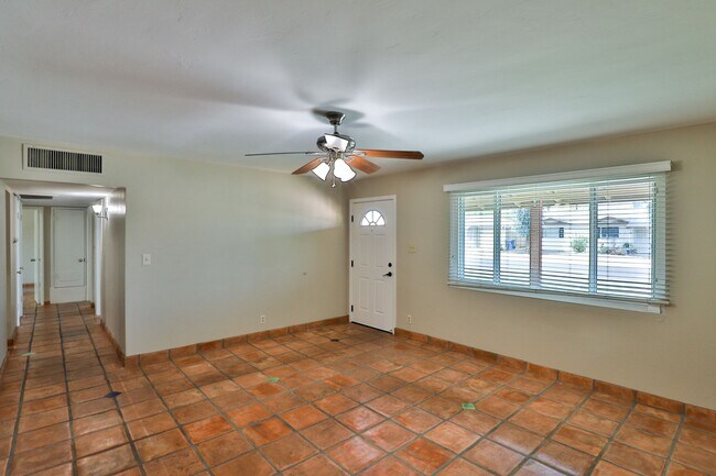 Building Photo - 1321 E Don Carlos Ave