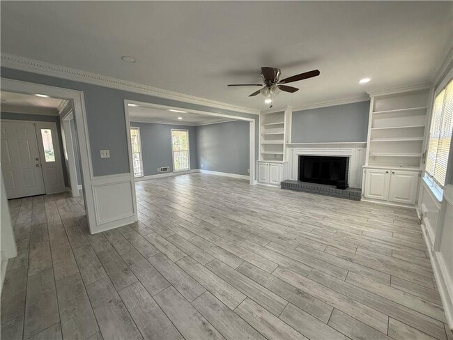 Building Photo - 1544 Acorn Forest