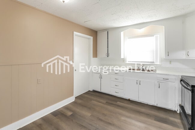 Foto del edificio - 6701 Fairway Dr