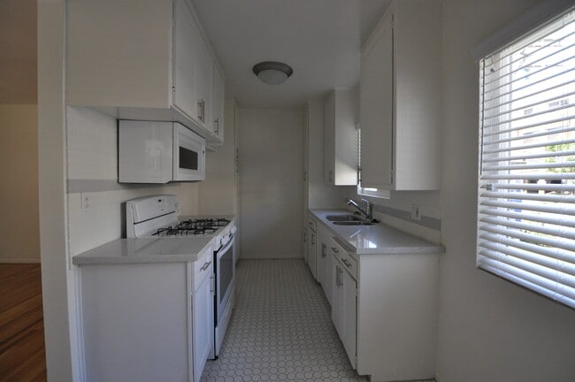 Building Photo - 11054 Otsego St