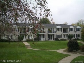 Building Photo - 100 W Hickory Grove Rd