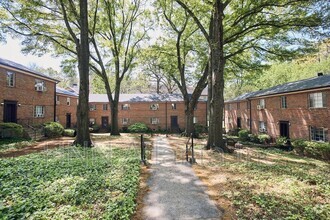 Building Photo - 1086 Briarcliff Rd NE
