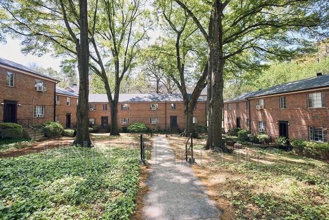 Foto del edificio - 1086 Briarcliff Rd NE