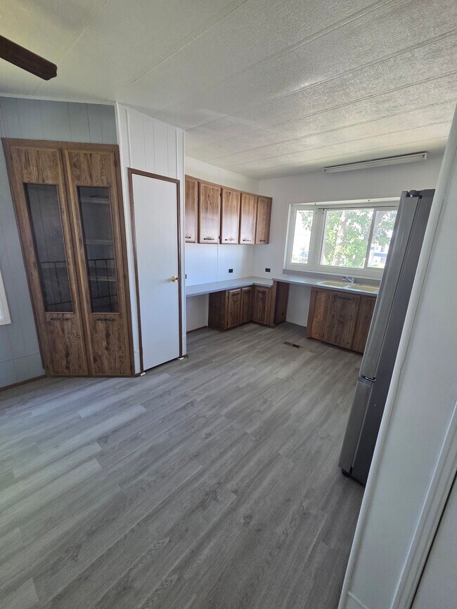 Foto del edificio - 1511 Mydland Rd