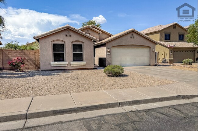 Foto del edificio - 3Bed/2Bath House in Avondale! Ready for Immediate Move-In! – RV GATE!