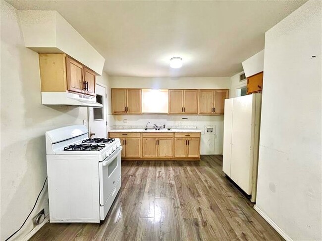 Building Photo - 4416 Redbud Ave