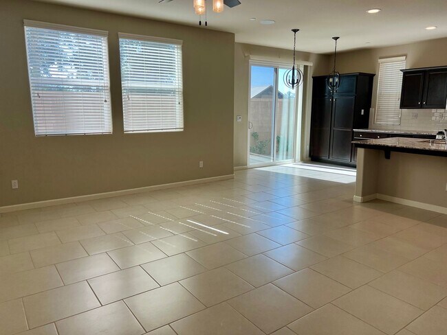 Foto del edificio - Stunning 3-Bed, 2.5-Bath Home Near Clovis ...