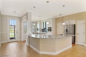 Building Photo - 805 SW 4th Pl