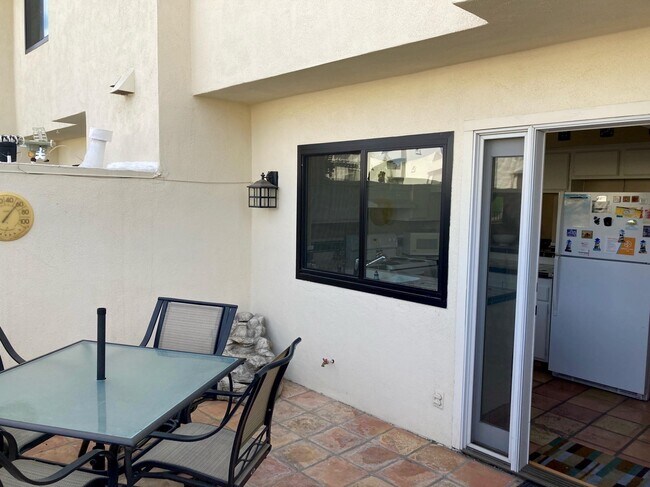 Building Photo - 48958 Desert Flower Dr