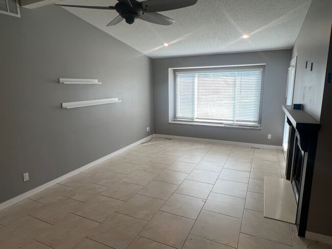 Building Photo - Updated Condo with Water view - Available ...